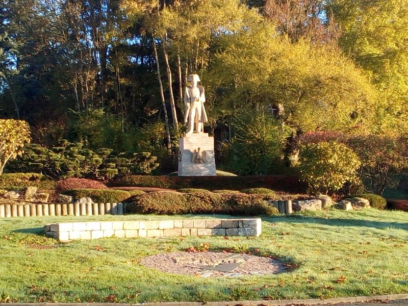 Sculpture de Jean Molette au col des Echarmeaux, patrmoine du Beaujolais vert